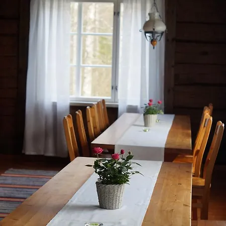 Lakomaen Metsakartano Panzió