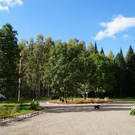 Lakomaen Metsakartano Panzió 3*
