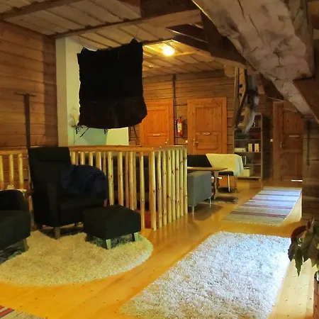 Panzió Lakomaen Metsakartano Heinäpohja
