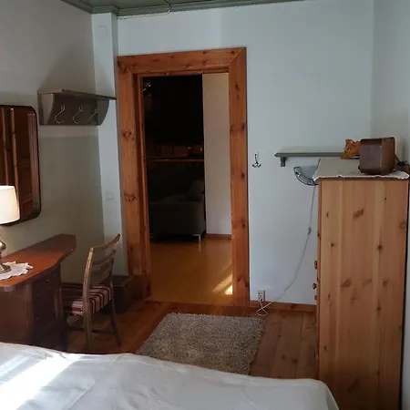 Lakomaen Metsakartano Panzió 3*