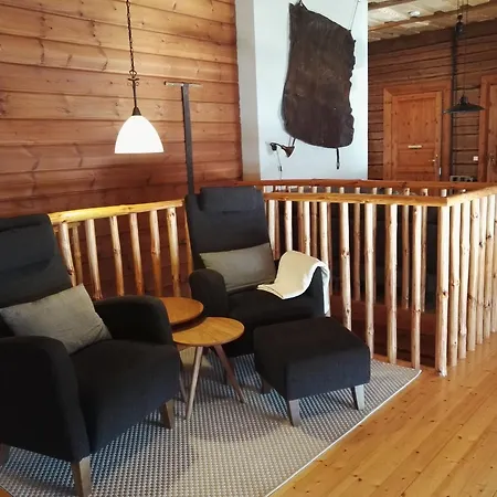 Lakomaen Metsakartano 3* Heinäpohja