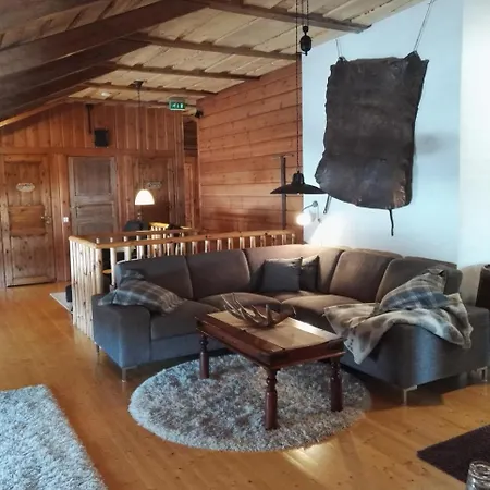 Lakomaen Metsakartano 3* Heinäpohja