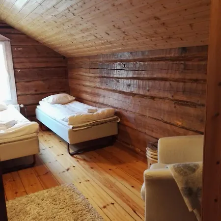 Lakomaen Metsakartano Panzió Heinäpohja